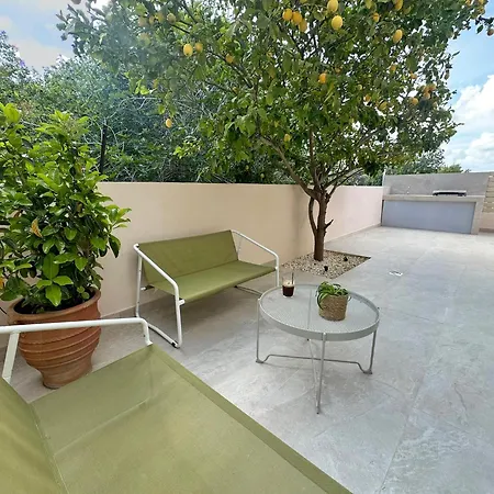 Ferienhaus Lemon Tree New 3 Bedroom -bbq-office Trimitusa