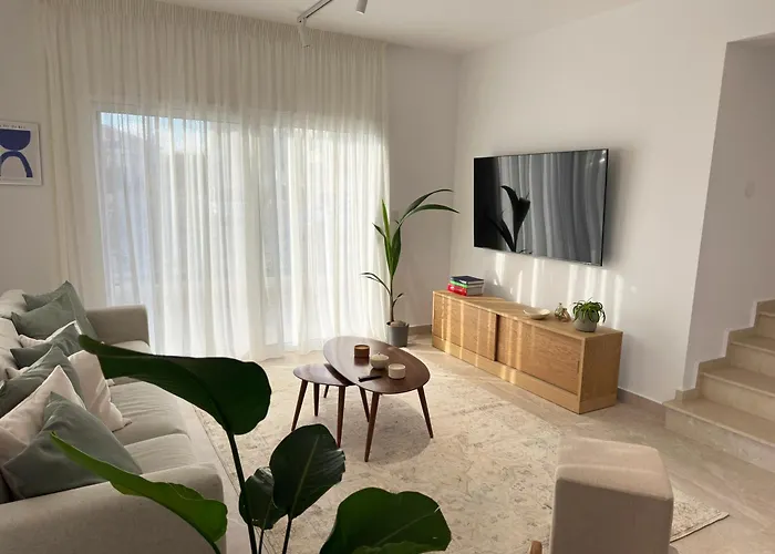 Semesterbostad Lemon Tree New 3 Bedroom -bbq-office