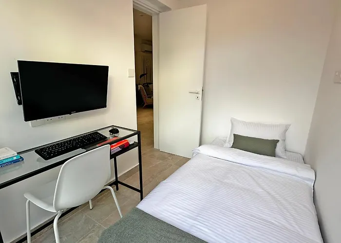 Semesterbostad Lemon Tree New 3 Bedroom -bbq-office